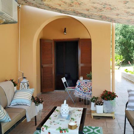 Family Holiday Apartment With Garden & Bbq Velonádes Exteriör bild
