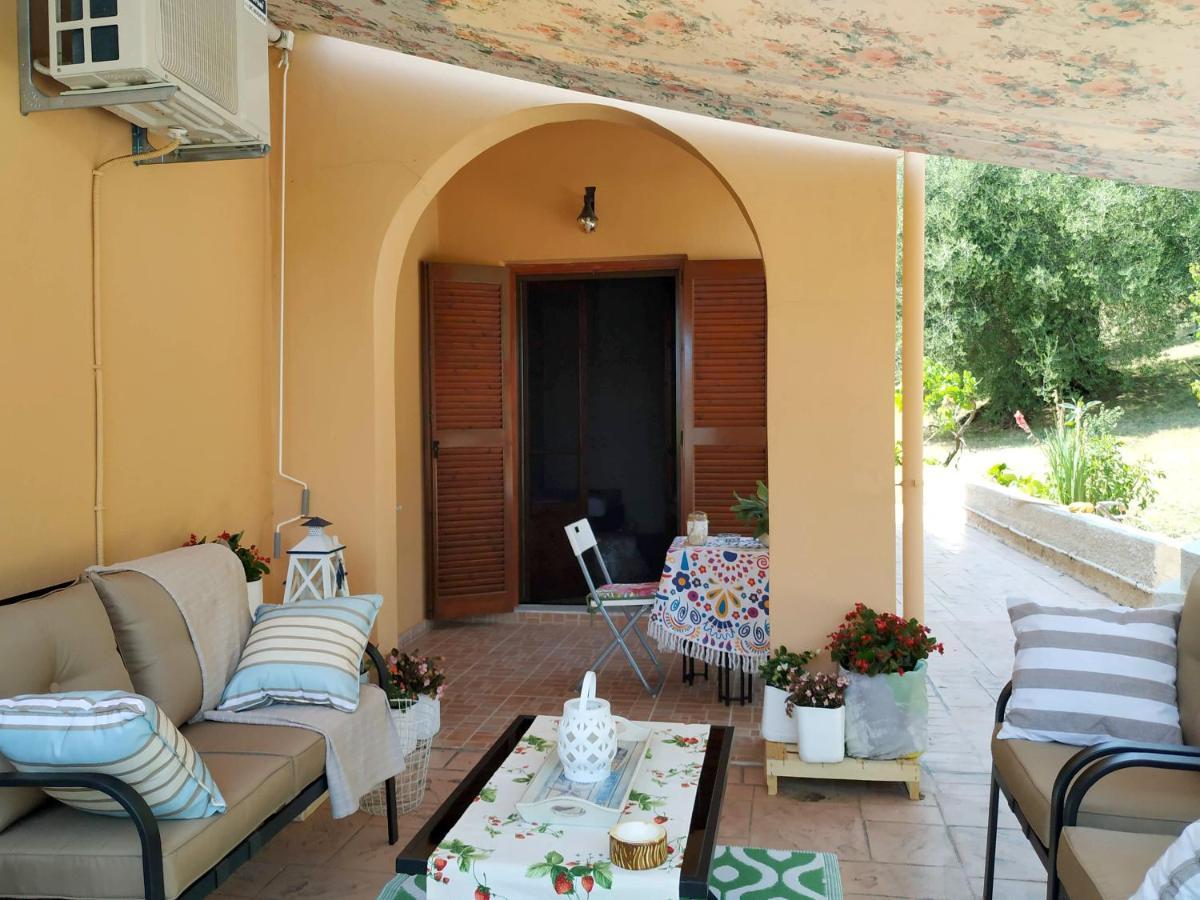 Family Holiday Apartment With Garden & Bbq Velonádes Exteriör bild