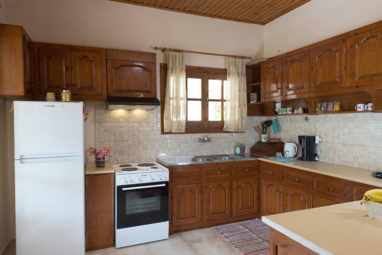 Family Holiday Apartment With Garden & Bbq Velonádes Exteriör bild
