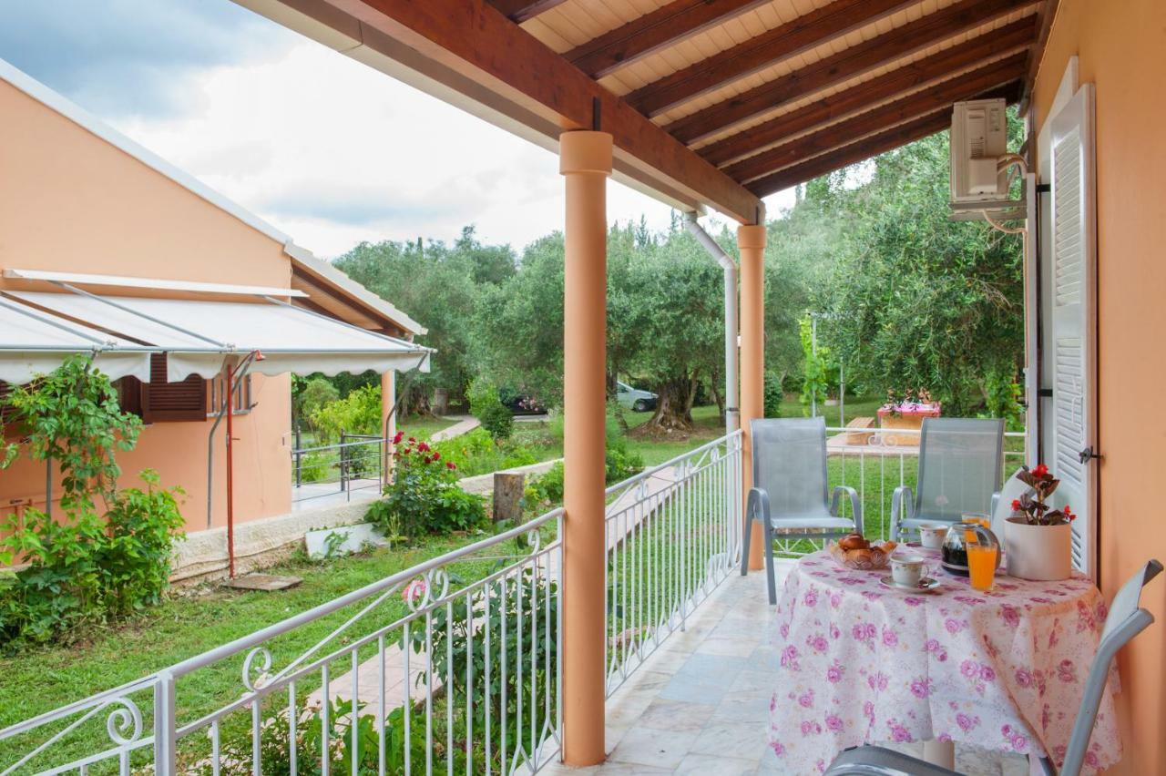 Family Holiday Apartment With Garden & Bbq Velonádes Exteriör bild