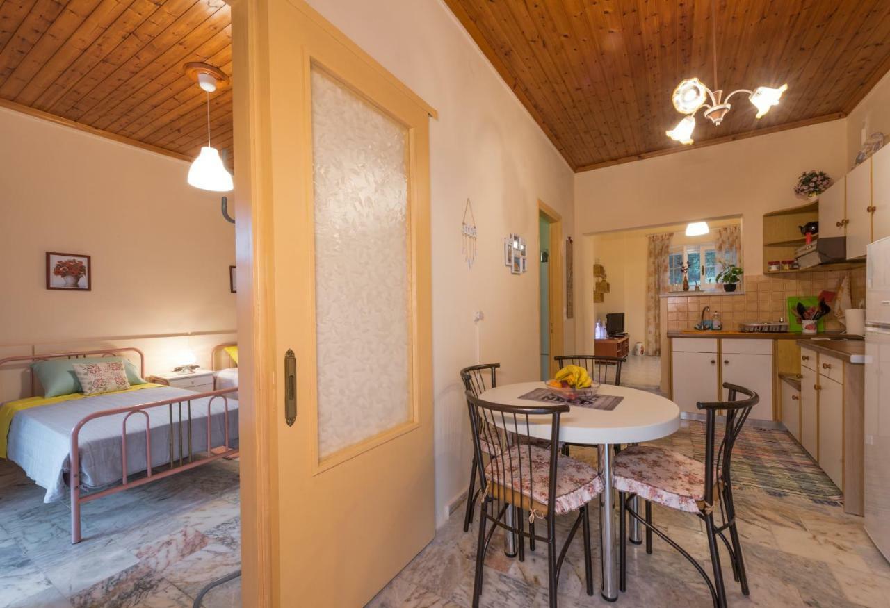 Family Holiday Apartment With Garden & Bbq Velonádes Exteriör bild