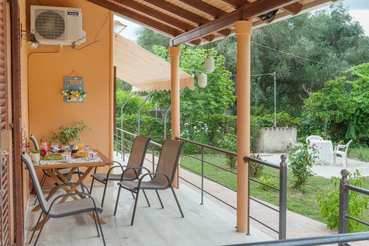 Family Holiday Apartment With Garden & Bbq Velonádes Exteriör bild