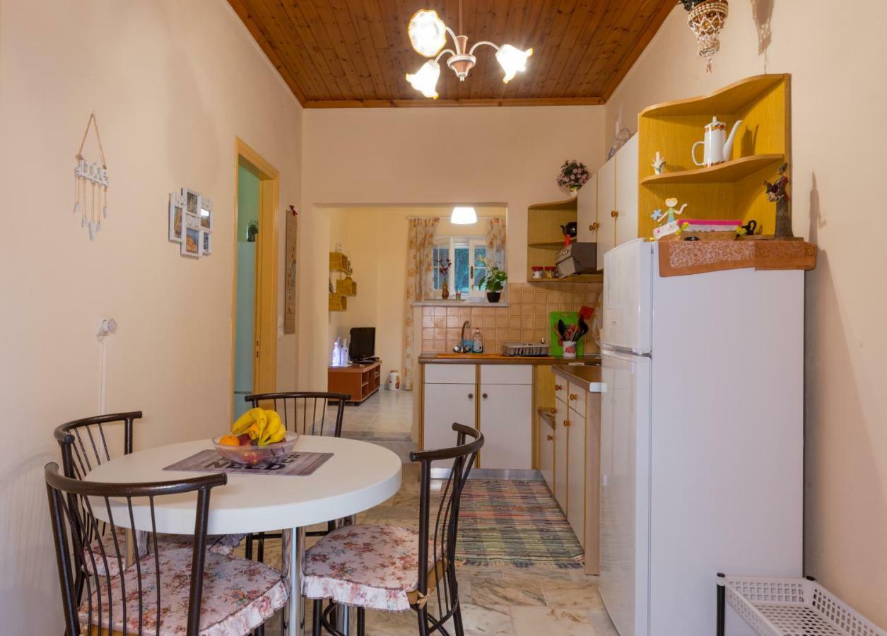 Family Holiday Apartment With Garden & Bbq Velonádes Exteriör bild
