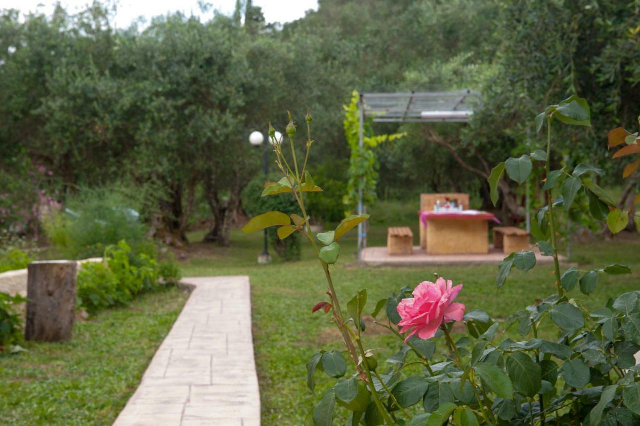 Family Holiday Apartment With Garden & Bbq Velonádes Exteriör bild