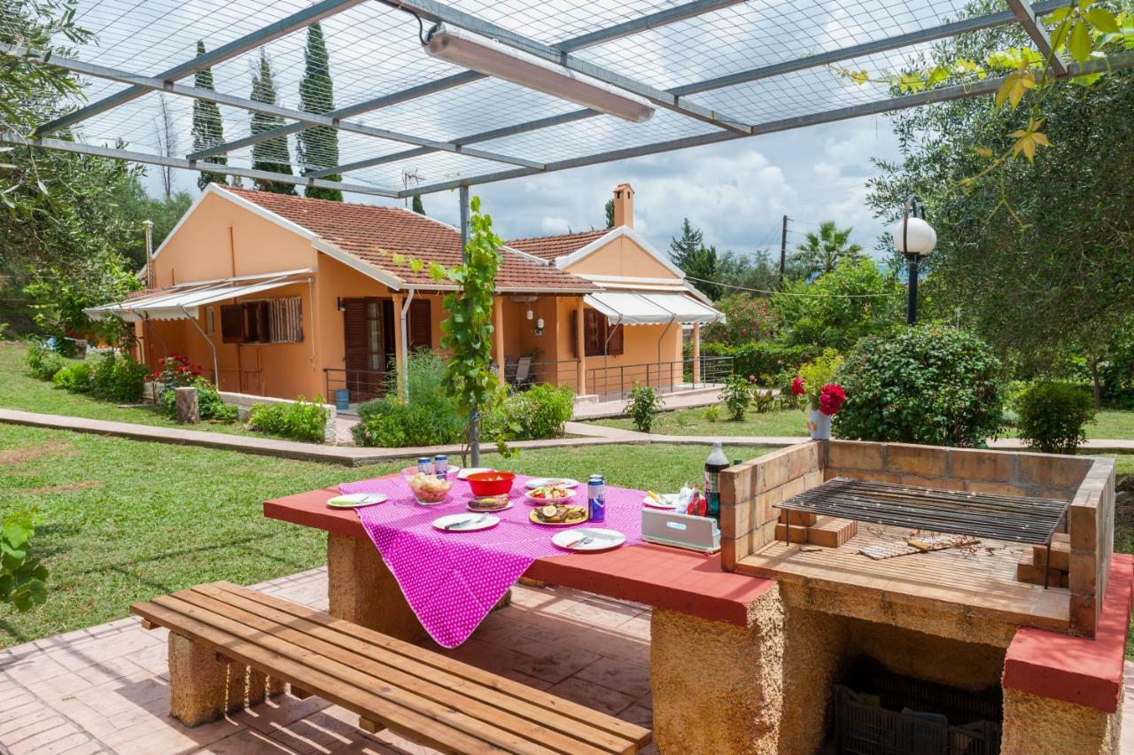 Family Holiday Apartment With Garden & Bbq Velonádes Exteriör bild